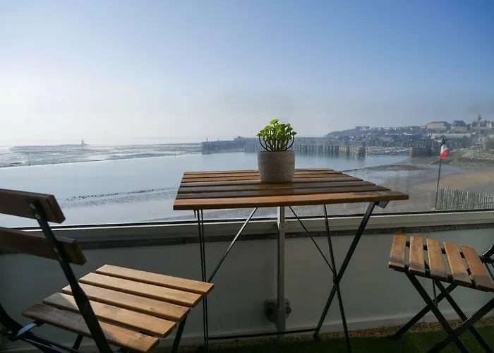 Apartment Un Balcon Sur La Mer, Acces Direct A La Granville