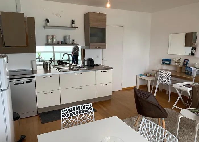 Un Balcon Sur La Mer, Acces Direct A La Granville